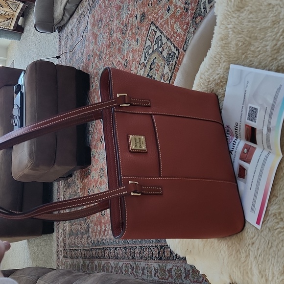 Beautiful Dooney & Bourke Chestnut  Pebbled Leather Lexington Shopper Tote 🤎🎁 - Picture 15 of 17